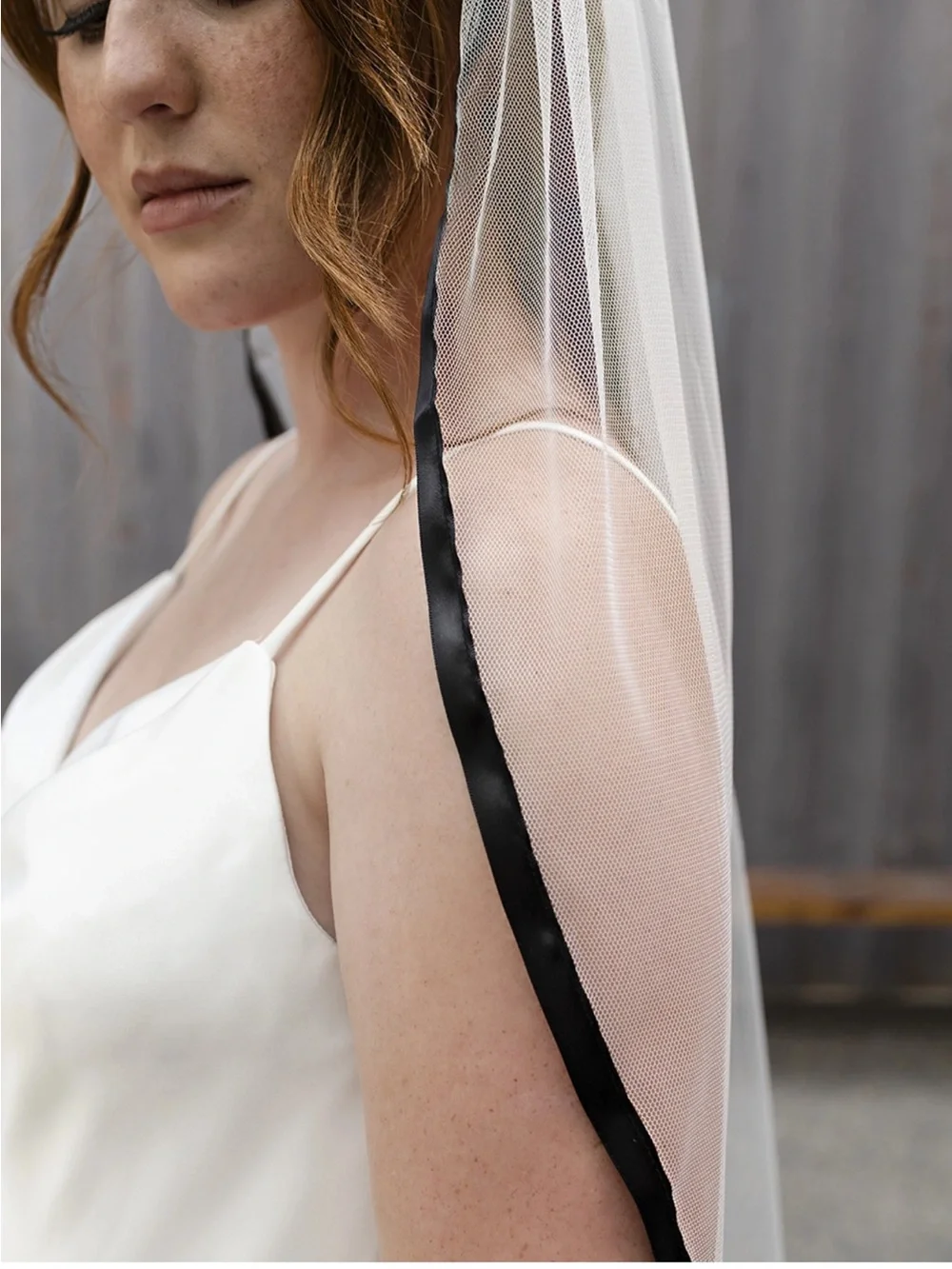 En Vogue V2291C cathedral veil black ribbon edge